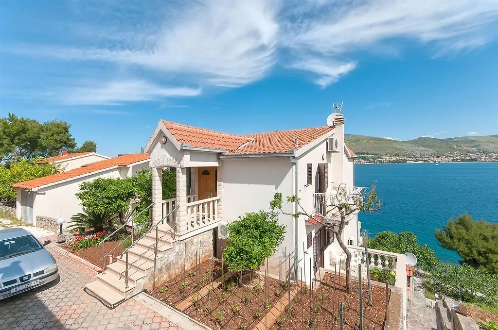 Apartments Natasa تروغير