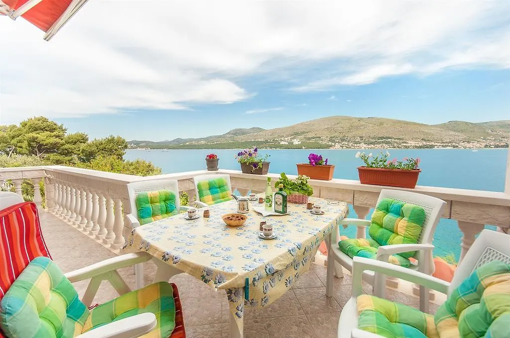 Apartments Natasa تروغير