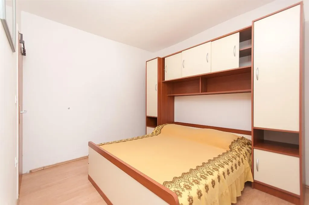 Apartments Natasa تروغير