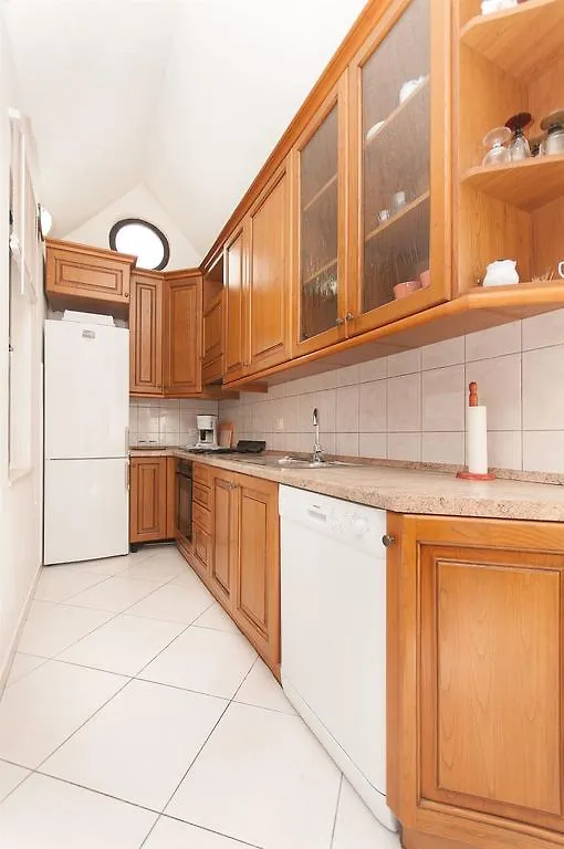 Apartments Natasa تروغير