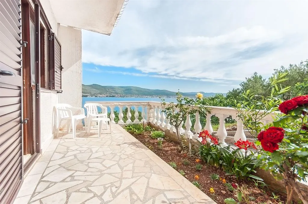 Apartments Natasa تروغير