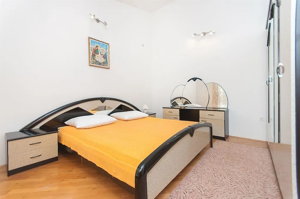 Apartments Natasa تروغير 0*,