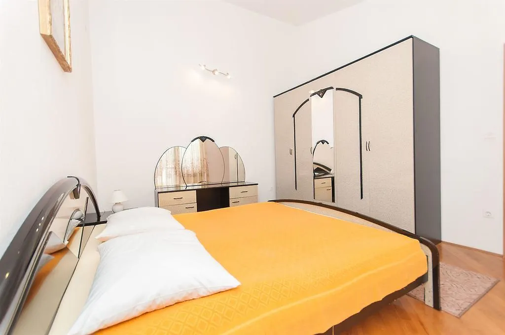 Apartments Natasa تروغير