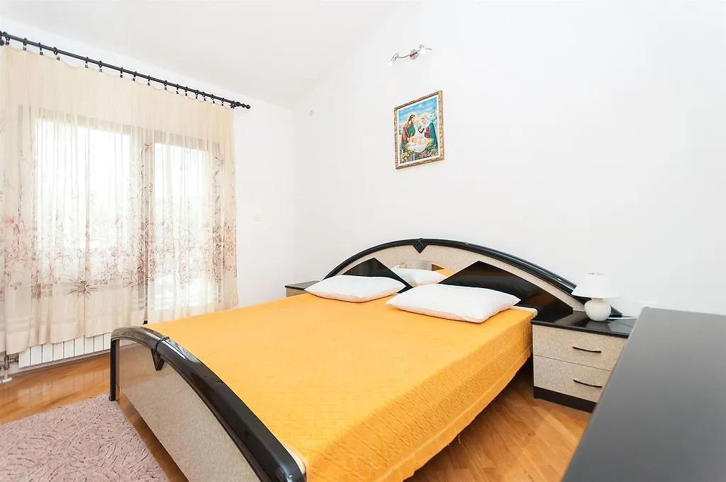 Apartments Natasa تروغير