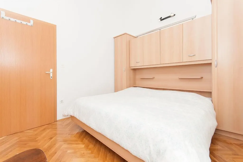 Apartments Natasa تروغير