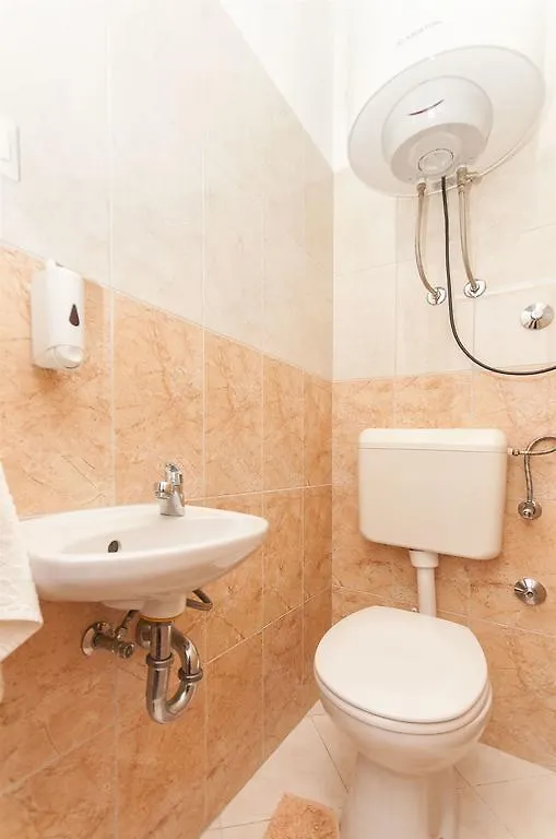 Apartments Natasa تروغير