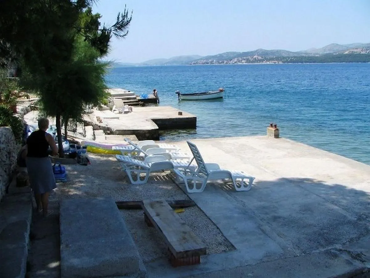 Apartments Natasa تروغير